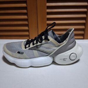 Brooks Aurora-BL Women's Running Shoe * Size: 8.5 (Medium)